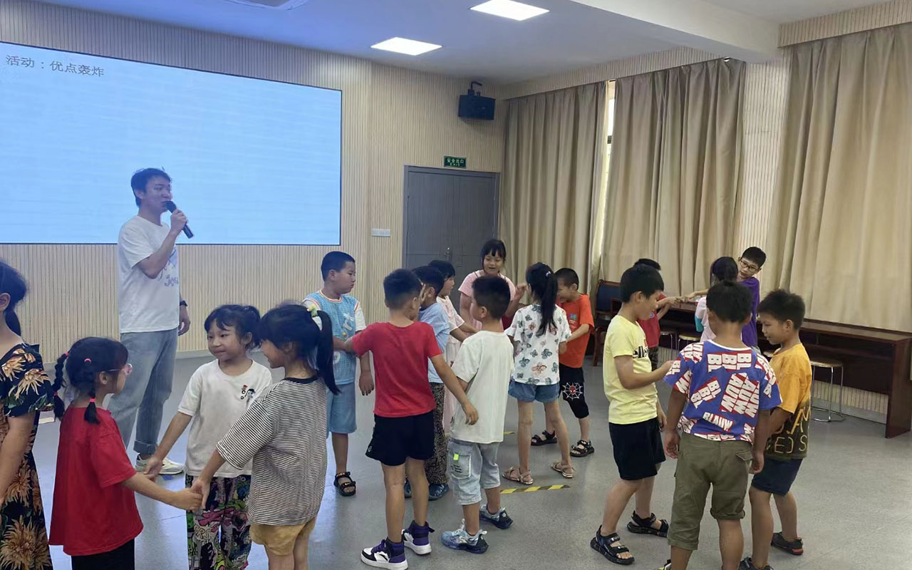 屏边龙观乡中心学校